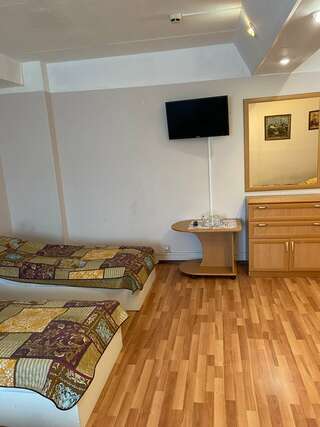 Гостиница Лианозовский Москва Улучшенный четырехместный номер-8