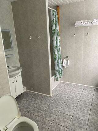 Гостиница Лианозовский Москва Улучшенный четырехместный номер-9