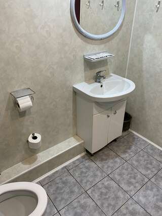 Гостиница Лианозовский Москва Улучшенный четырехместный номер-4