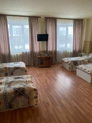 Гостиница Лианозовский Москва Улучшенный четырехместный номер-3