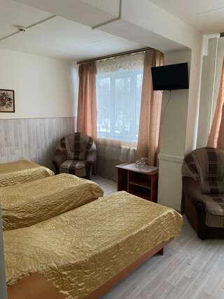 Гостиница Лианозовский Москва Классический четырехместный номер-1